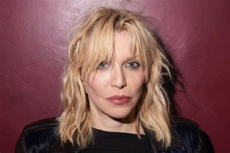  Controversy and Criticism: Unraveling Courtney Love's Public Persona 