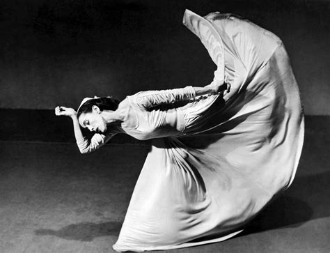  Revolutionizing the world of dance: Martha Graham's groundbreaking contributions 