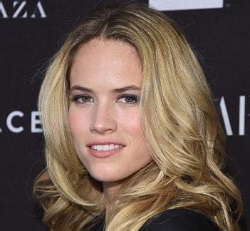 Age and Height of Cody Horn