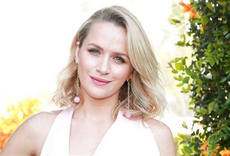 An Insight into Shantel Vansanten's Early Life and Career Journey