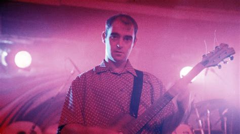 Behind the Scenes: Bonehead's Role as Oasis' Rhythm Guitarist