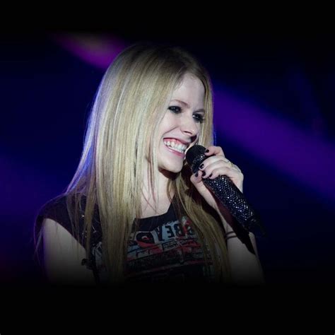 Building a Financially Successful Career: Discovering Avril Lavigne's Impressive Net Worth