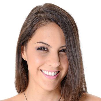 Carolina Abril's Journey to Becoming a Renowned Actress