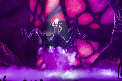 Conquering the Stage: An Unforgettable Showcase of Ursula's Dynamic Performances