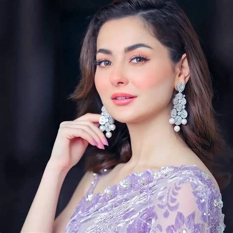 Discovering Hania Amir's Age and Her Rise to Iconic Status at a Tender Age