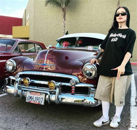 Exploring Cholita Munroe's Unique Personal Style and Fashion Choices