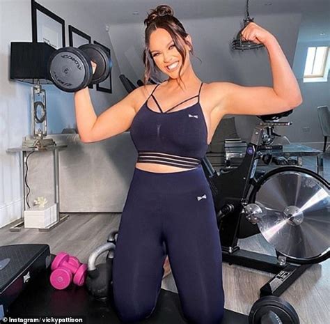 Exploring Vicky Pattison's Stature, Physical Fitness, and Body Shape