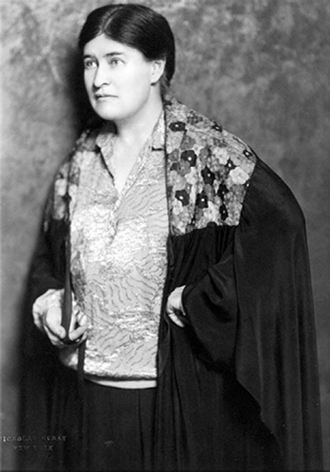 Exploring the Influences on the Creative Endeavors of the Renowned Author, Willa Cather