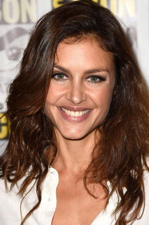 Hannah Ware: A Versatile Performer and Model