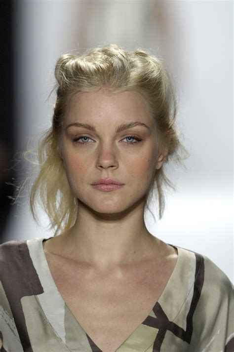 Jessica Stam Biography: Early Life and Career