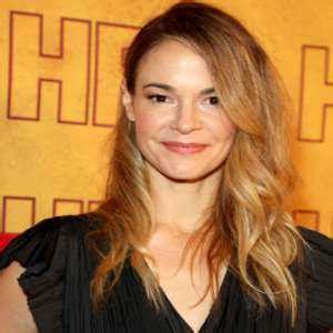 Leisha Hailey's Height, Figure, and Fashion Choices