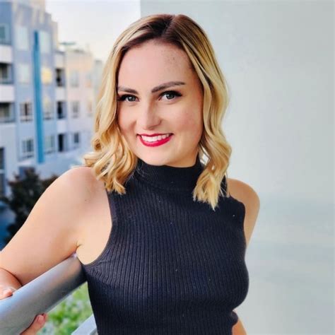 Molly Burke's Figure: Fostering Body Positivity and Confidence