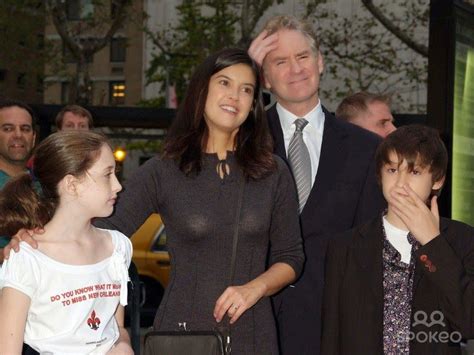 Phoebe Cates' Personal Life: Love, Family, and Relationships