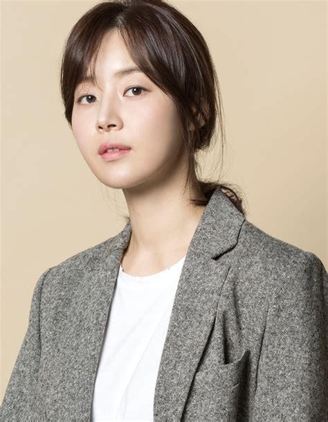 Rising to Stardom: The Journey of Han Ji Hye in the Korean Entertainment Industry