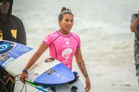 Silvana Lima: Brazilian Surfing Sensation