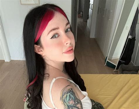 The Ascension of Marina Mui within the Suicide Girl Community