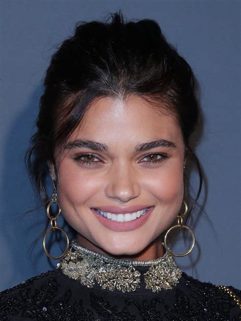 The Ideal Height for Models: Does Daniela Braga Fit the Criteria?