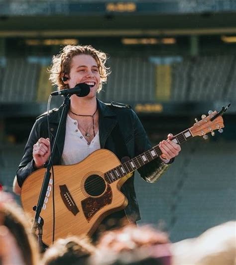 The Multifaceted Talent of Luke Hemmings: A Skillful Guitarist, Melodic Singer, and Proficient Songwriter
