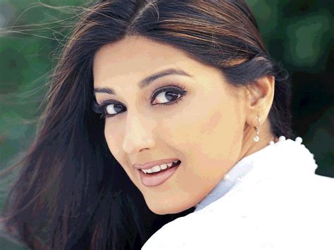 The Rise to Stardom: Sonali Bendre's Breakthrough in Bollywood