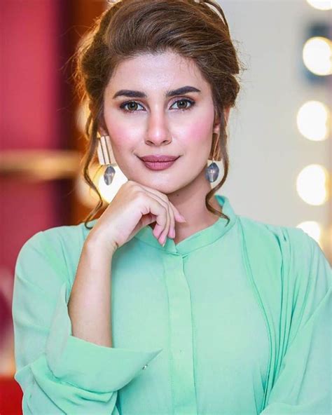 Unveiling Kubra Khan's Age, Height, and Figure