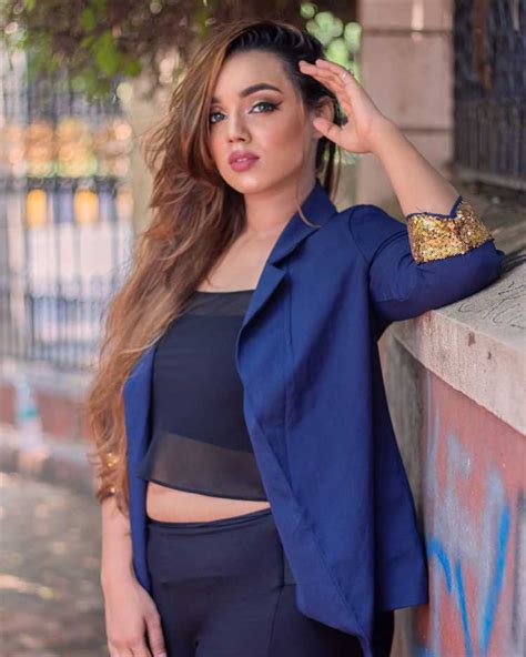 Unveiling Nida Khan's Personal Life, Height, and Figure