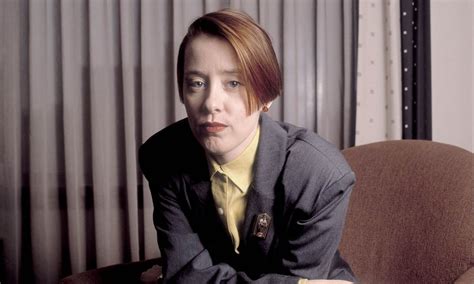 Unveiling Suzanne Vega's Biography: The Evolution of a Singer-Songwriter