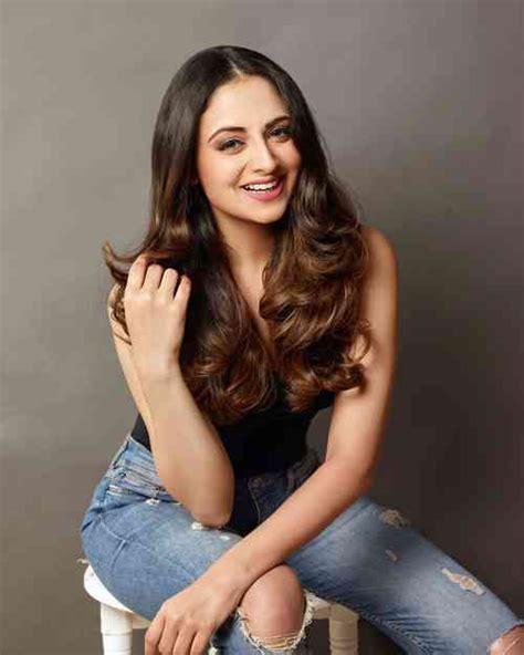 Zoya Afroz's Net Worth and Charitable Endeavors